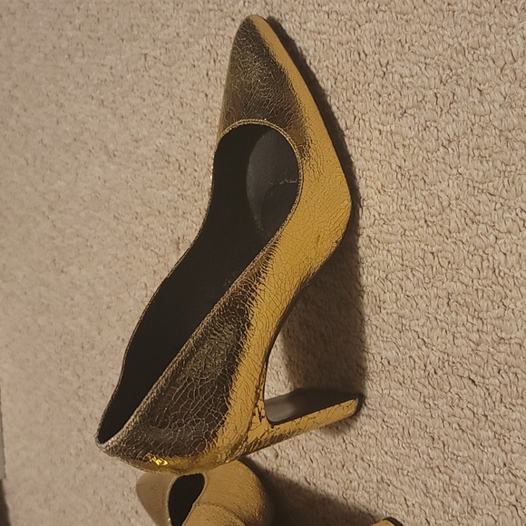 L'intervalle cracked leather gold pumps - Picture 6 of 7